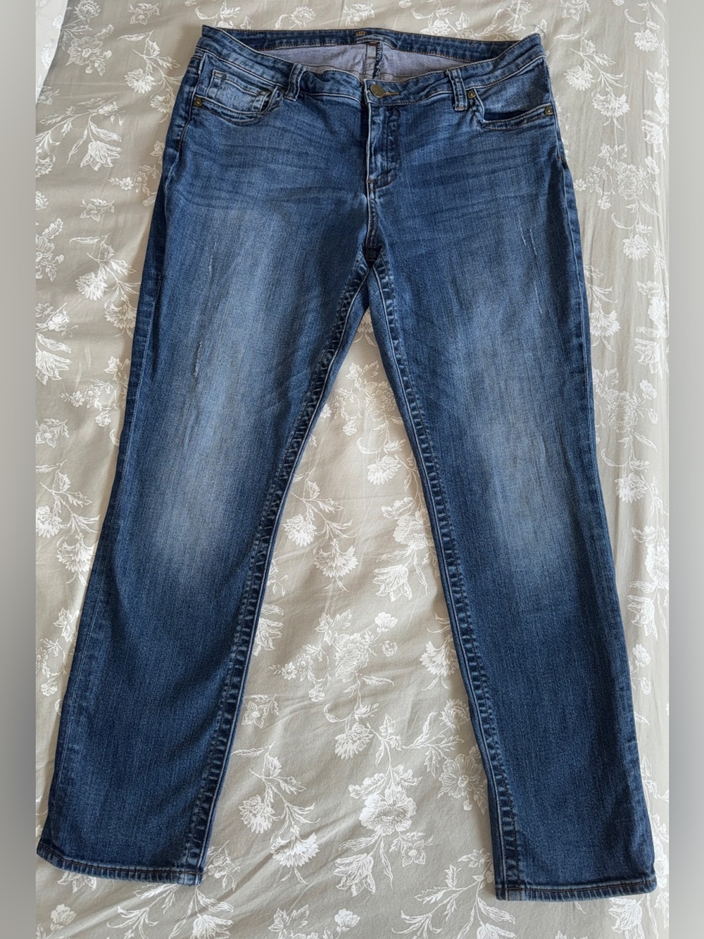 Kut from the Kloth Catherine Boyfriend Jeans 16W Med Wash Distressed